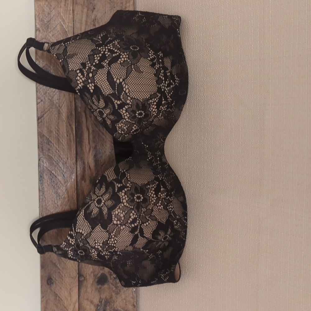 NWT Victorias Secret Embrace Lace bra and thong set 36D & small